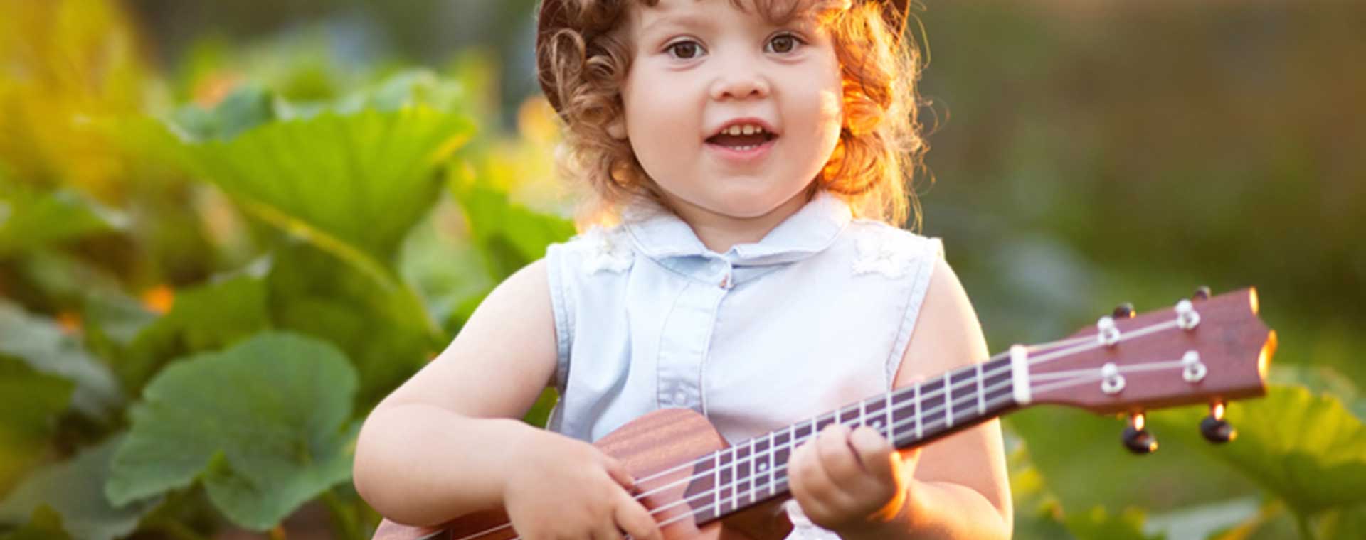 Kind mit Ukulele